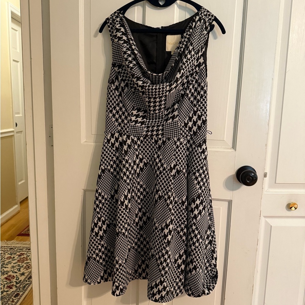 Mod Cloth Stylish Black and White Houndstooth Dress - Picture 3 of 13